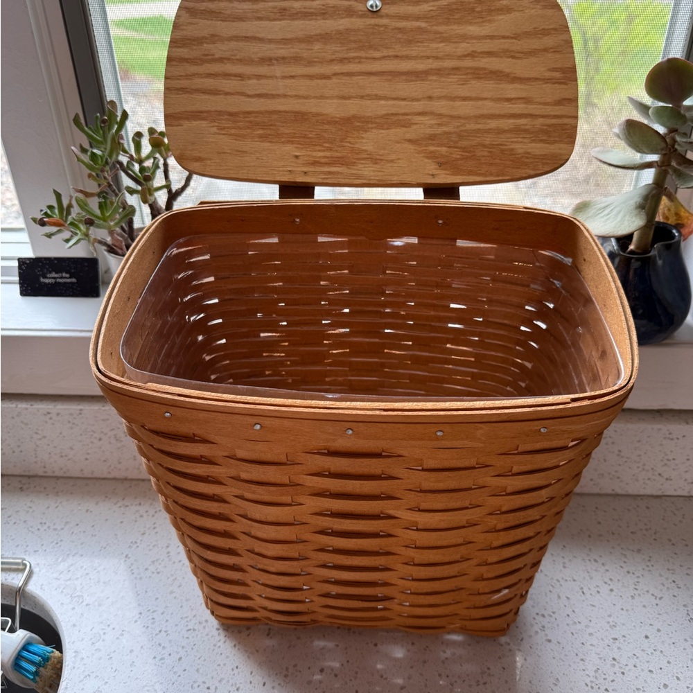 Vintage Longaberger Hostess Lidded Mail Basket with protective insert 1994